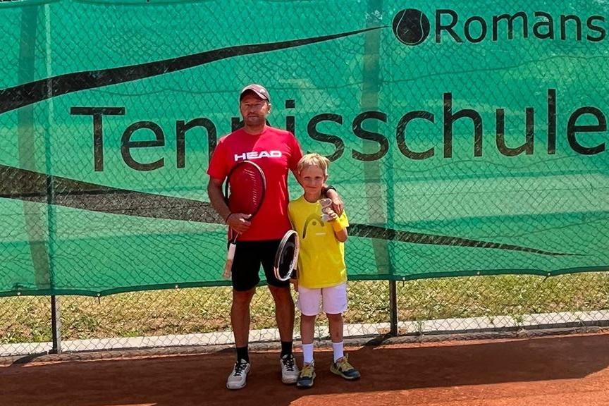 Felix Sahl Vize-Rheinlandmeister 2023 Kleinfeld U8 mit seinem Trainer Roman Garzorz